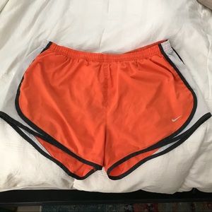 Women’s Nike Tempo Shorts Sz Large